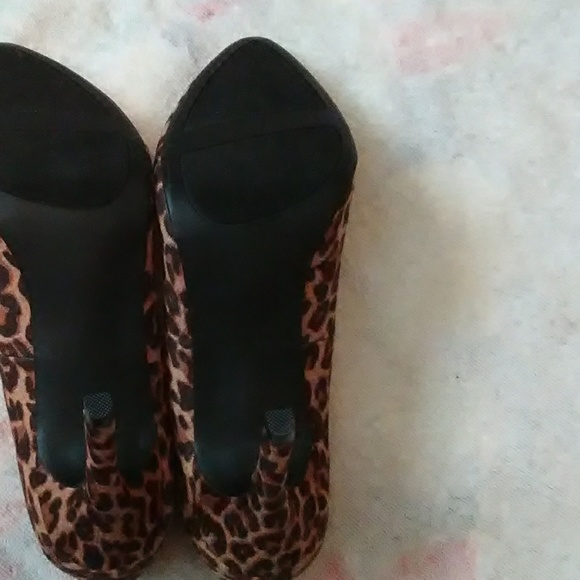 Shoes - Picture 4 of 4